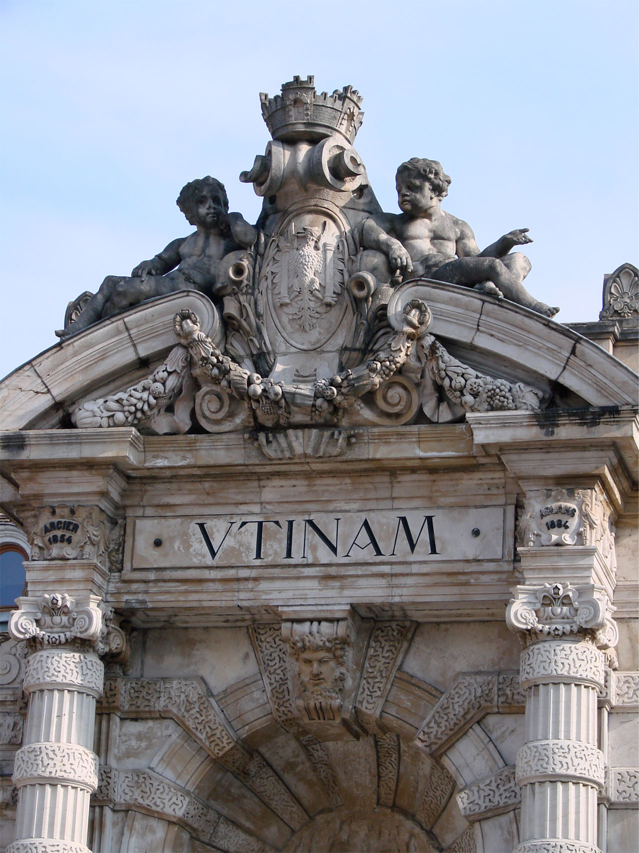 fontaine UTINAM place leclerc besançon horloge comtoise contemporaine design